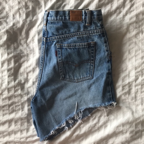Levi’s Distressed Jean Shorts - Picture 1 of 3